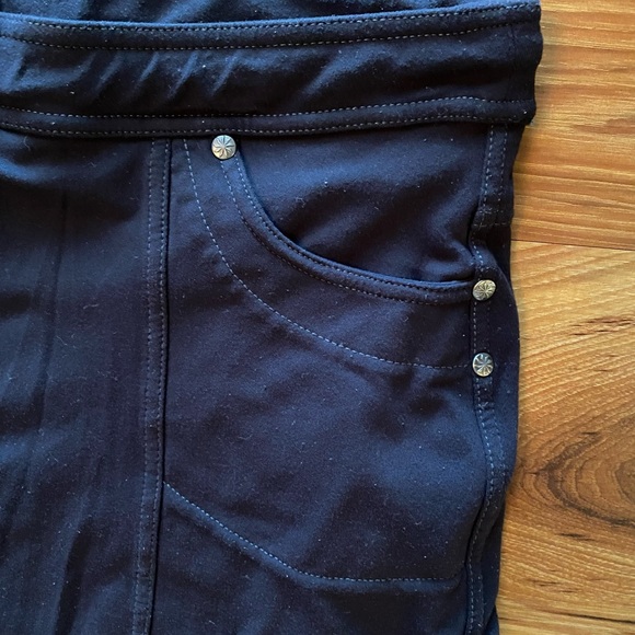 ATHLETA Bettona 2 in 1 Skort Crop Leggings - Medium Tall - Picture 2 of 8